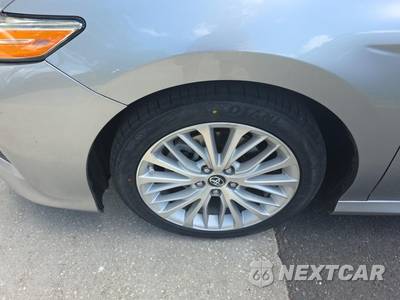 2019 Toyota Camry XLE - zdjęcie 8 z 21 - miniatura