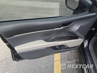 2021 Toyota Camry LE - zdjęcie 9 z 17 - miniatura