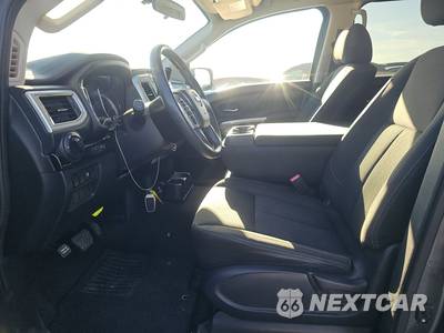 2017 Nissan TITAN SV Crew Cab Short Bed - zdjęcie 7 z 25 - miniatura