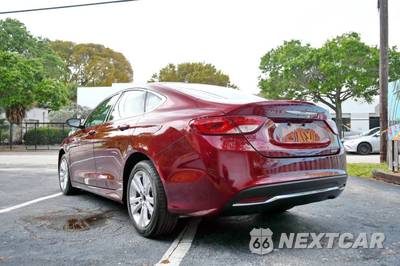 2015 Chrysler 200 Limited - zdjęcie 11 z 46 - miniatura