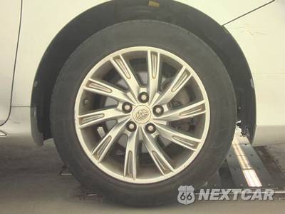 2013 Toyota Camry LE - zdjęcie 10 z 45 - miniatura