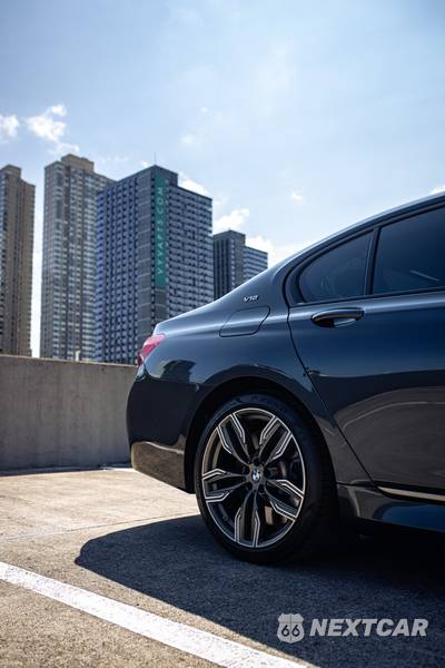 2018 BMW 7 Series Sedan M760i xDrive - zdjęcie 2 z 17 - miniatura
