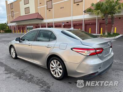 2019 Toyota Camry LE - zdjęcie 2 z 21 - miniatura