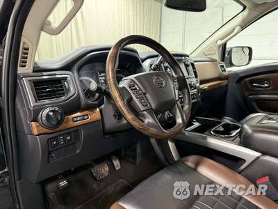 2018 Nissan TITAN Platinum Reserve Crew Cab Short Bed - zdjęcie 9 z 20 - miniatura