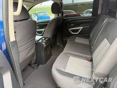 2021 Nissan TITAN SV Crew Cab Short Bed - zdjęcie 8 z 14 - miniatura