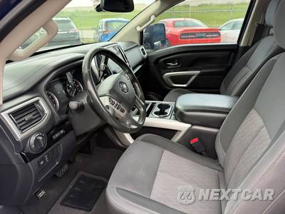 2021 Nissan TITAN SV Crew Cab Short Bed - zdjęcie 10 z 14 - miniatura