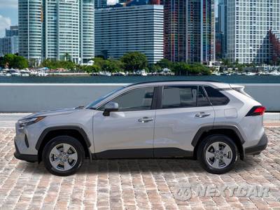 2025 Toyota RAV4 XLE - zdjęcie 8 z 43 - miniatura