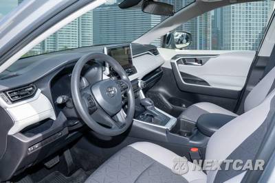 2025 Toyota RAV4 XLE - zdjęcie 15 z 43 - miniatura