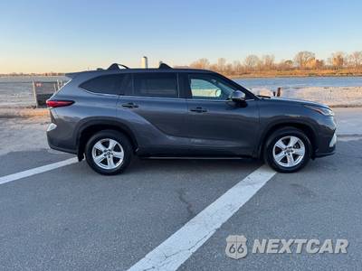 2023 Toyota Highlander LE - zdjęcie 7 z 42 - miniatura