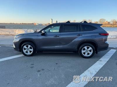 2023 Toyota Highlander LE - zdjęcie 9 z 42 - miniatura