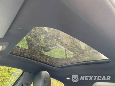 2020 Mercedes-Benz AMG A 35 4MATIC - zdjęcie 30 z 38 - miniatura