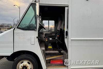 2017 Ford Super Duty F-59 Stripped Chassis DRW - zdjęcie 24 z 57 - miniatura