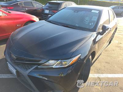 2018 Toyota Camry SE - zdjęcie 1 z 44 - miniatura