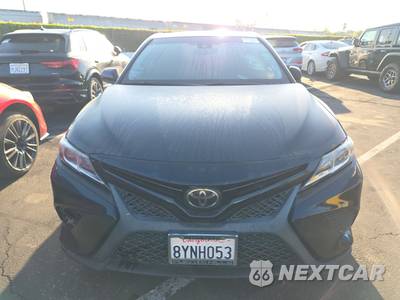 2018 Toyota Camry SE - zdjęcie 2 z 44 - miniatura