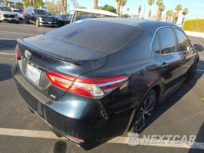 2018 Toyota Camry SE - zdjęcie 4 z 44 - miniatura