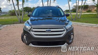 2018 Ford Escape SE - zdjęcie 2 z 19 - miniatura
