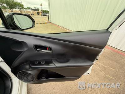 2019 Toyota Prius LE - zdjęcie 35 z 47 - miniatura