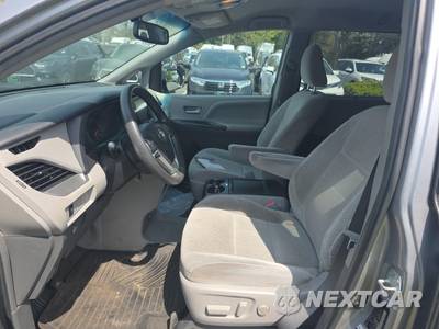 2017 Toyota Sienna LE 8-Passenger 119.3" WB - zdjęcie 13 z 41 - miniatura