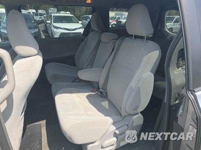 2017 Toyota Sienna LE 8-Passenger 119.3" WB - zdjęcie 16 z 41 - miniatura