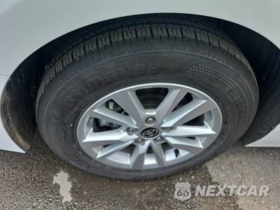 2025 Toyota Camry LE - zdjęcie 10 z 22 - miniatura