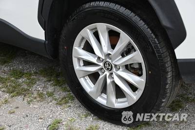 2022 Toyota Corolla Cross LE - zdjęcie 9 z 20 - miniatura