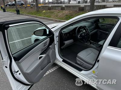 2017 Toyota Camry XLE - zdjęcie 10 z 21 - miniatura