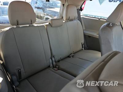 2013 Toyota Sienna XLE 7-Passenger 119.3" WB - zdjęcie 14 z 23 - miniatura
