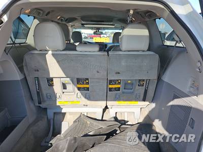 2013 Toyota Sienna XLE 7-Passenger 119.3" WB - zdjęcie 17 z 23 - miniatura