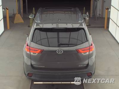 2017 Toyota Highlander XLE - zdjęcie 5 z 21 - miniatura