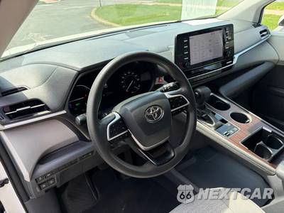 2021 Toyota Sienna LE 8-Passenger 120.5" WB - zdjęcie 16 z 55 - miniatura