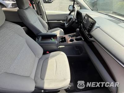 2021 Toyota Sienna LE 8-Passenger 120.5" WB - zdjęcie 38 z 55 - miniatura