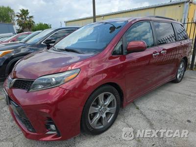 2018 Toyota Sienna SE 8-Passenger 119.3" WB