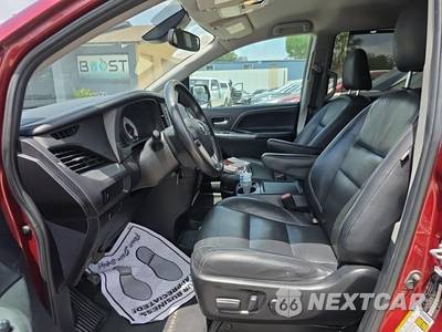 2018 Toyota Sienna SE 8-Passenger 119.3" WB - zdjęcie 13 z 21 - miniatura