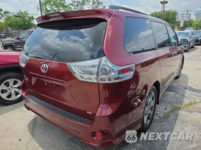 2018 Toyota Sienna SE 8-Passenger 119.3" WB - zdjęcie 4 z 21 - miniatura