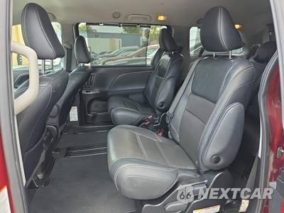 2018 Toyota Sienna SE 8-Passenger 119.3" WB - zdjęcie 16 z 21 - miniatura