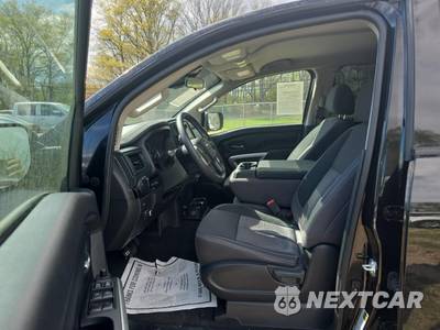 2024 Nissan TITAN SV Crew Cab Short Bed - zdjęcie 13 z 21 - miniatura