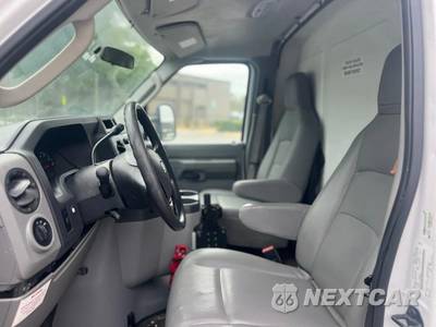 2012 Ford Super Duty E-450 Cutaway DRW - zdjęcie 9 z 11 - miniatura