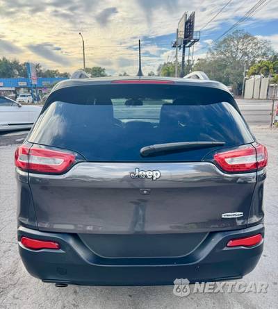 2018 Jeep Cherokee Latitude Plus - zdjęcie 6 z 17 - miniatura