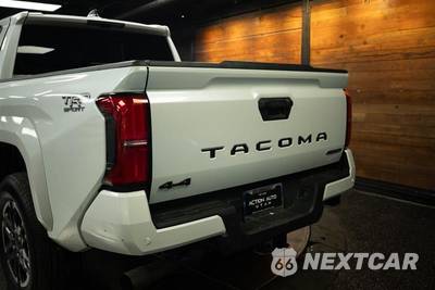 2025 Toyota Tacoma i-FORCE MAX TRD Sport Crew Cab Medium Bed - zdjęcie 6 z 28 - miniatura