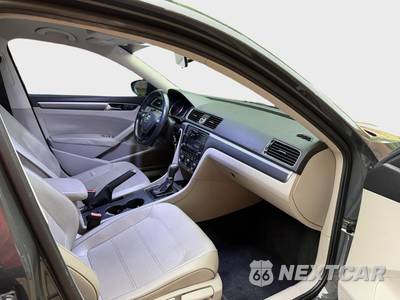 2017 Volkswagen Passat 1.8T R-Line w/Comfort Pkg - zdjęcie 9 z 14 - miniatura