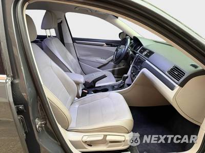 2017 Volkswagen Passat 1.8T R-Line w/Comfort Pkg - zdjęcie 12 z 14 - miniatura