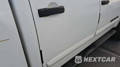 2012 Nissan TITAN SV Crew Cab Short Bed - zdjęcie 11 z 18 - miniatura