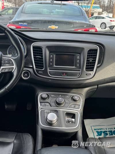 2015 Chrysler 200C - zdjęcie 6 z 40 - miniatura