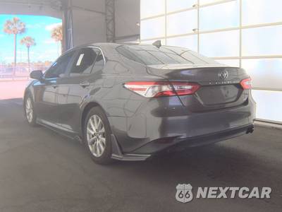 2018 Toyota Camry LE - zdjęcie 6 z 18 - miniatura
