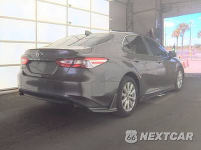 2018 Toyota Camry LE - zdjęcie 4 z 18 - miniatura