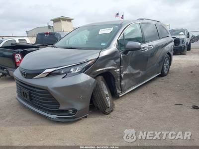 2026 Toyota Sienna XLE 7-Passenger 120.5" WB - zdjęcie 2 z 17 - miniatura