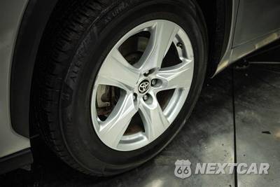 2020 Toyota Highlander LE - zdjęcie 3 z 29 - miniatura