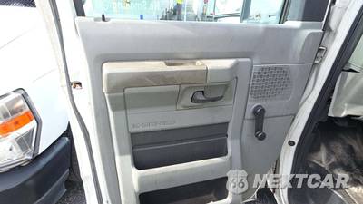 2011 Ford Super Duty E-350 Cutaway DRW - zdjęcie 21 z 32 - miniatura