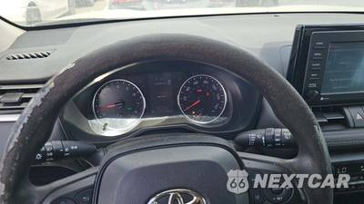 2021 Toyota RAV4 XLE - zdjęcie 5 z 8 - miniatura