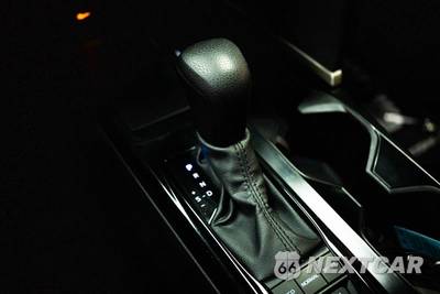 2025 Toyota Camry LE - zdjęcie 20 z 28 - miniatura